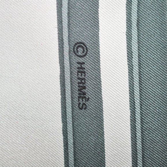 Authentic HERMES Carre 90 Scarf "BRIDES de GALA par" Silk Red - Picture 8 of 12